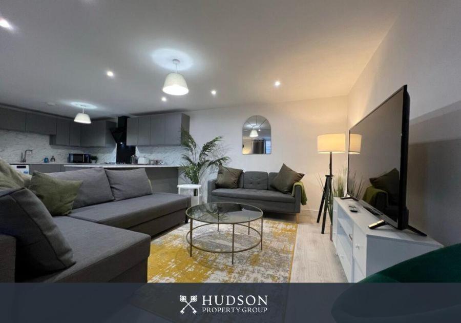 Open Plan Townhouse In * Shrewsbury